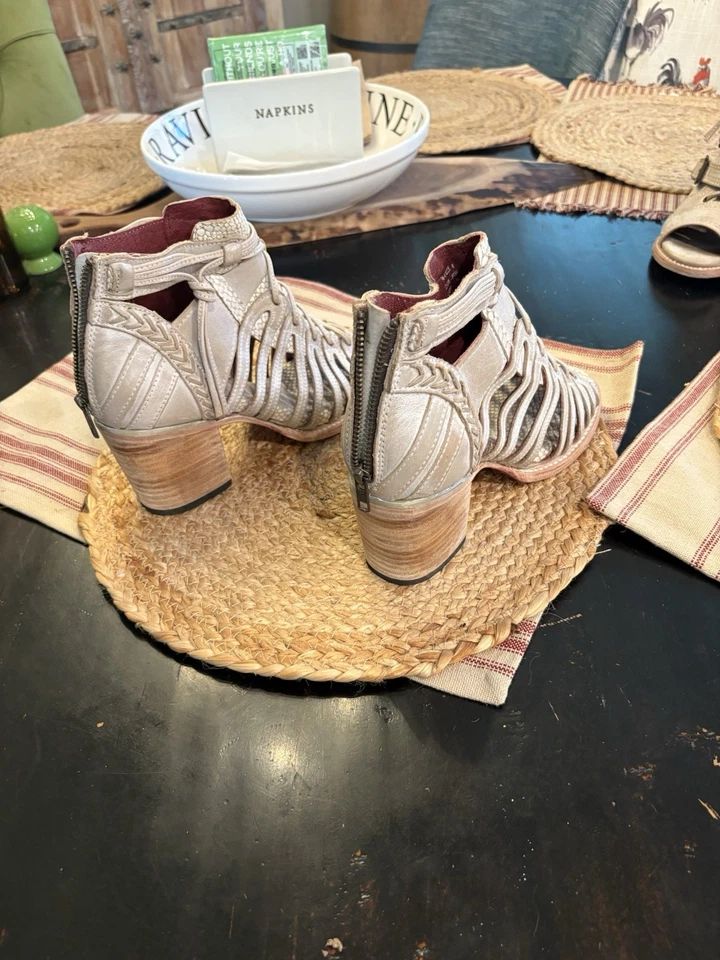 Freebird OG Wazee White Croco Size 8 - Image 3 of 4