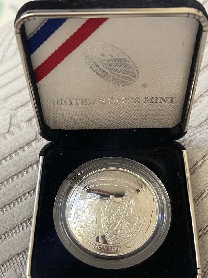 Very Rare 2019 Apollo 11 50th Anniversary Proof Silver Coin United States Mint - Image 2 of 4