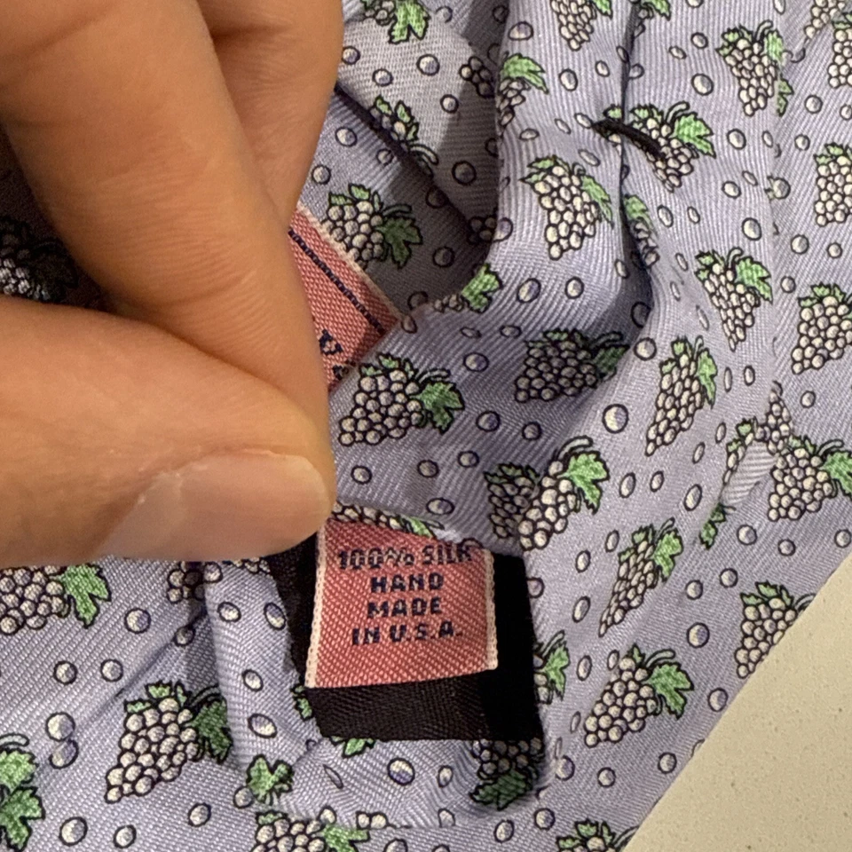 CORBATA DE CUELLO MARTHA'S VINEYARD VINES OVEJAS IAN 100 % SEDA PÚRPURA USADA EN EXCELENTE ESTADO Foto 4 de 4