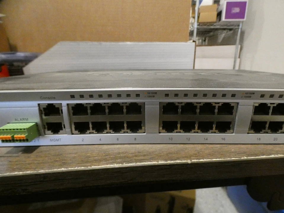D-Link xStack DGS-3620-28TC 24 Port Gigabit Network Switch with 4 SFP Ports - Image 3 of 4