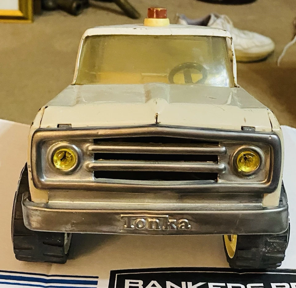 VINTAGE Tonka Chevron Service Dodge Pickup Truck Pressed Steel From Mid 1970's - Image 4 of 4