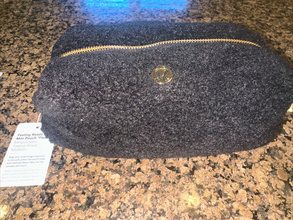 Nuevo con etiquetas Lululemon Feeling Ready Mini bolsa negra polar maquillaje bolsa de viaje Foto 2 de 4