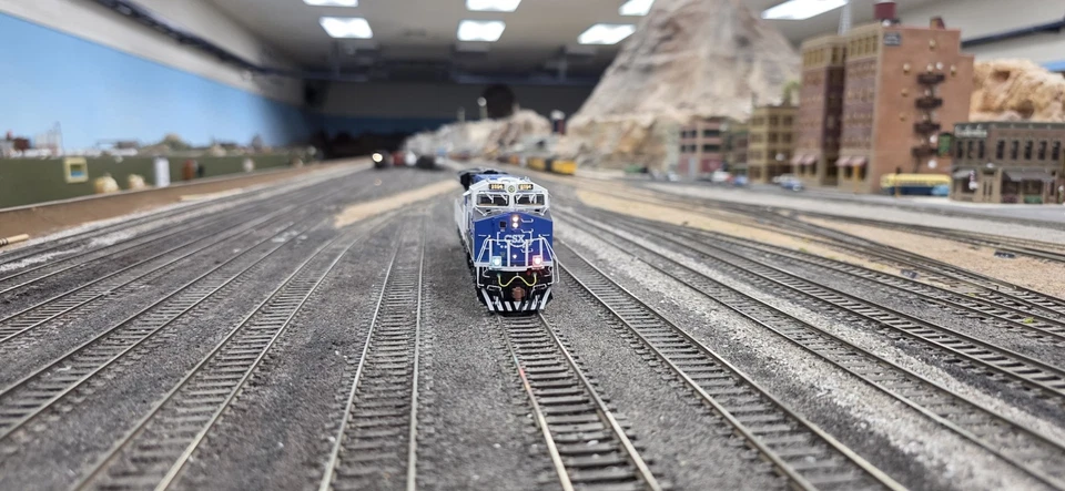 HO ScaleTrains GE ES44AC CSX Transportation "3194 Our Law Inforcement" w/DCC - Image 2 of 4