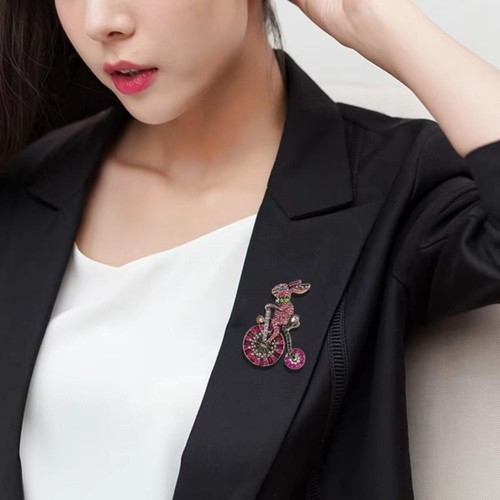Cute Rabbit Brooches Luxury Breast Flower New Brooch Pins