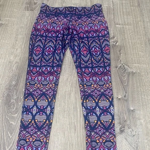 Mossimo Leggings Size Smalll Purple and Pink C11