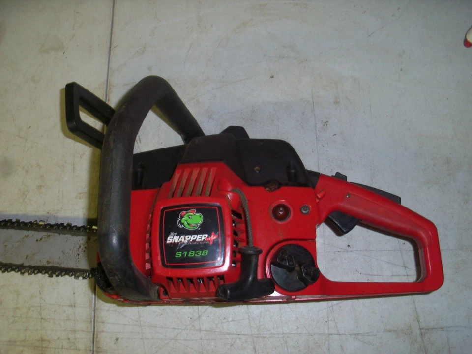 Sierra de cadena Snapper S1838 38cc vintage, barra de 18" (sierra para piezas) Foto 3 de 4