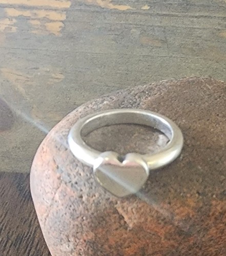 Size 6 Retired James Avery Solid Heart Ring Vintage, Neat Piece! - Picture 3 of 5
