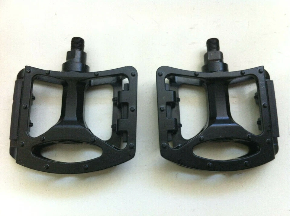 Pedales de bicicleta de plataforma extra ancha negros de acero al carbono/aleación para bicicletas de 5" x 3-1/2" Foto 2 de 3