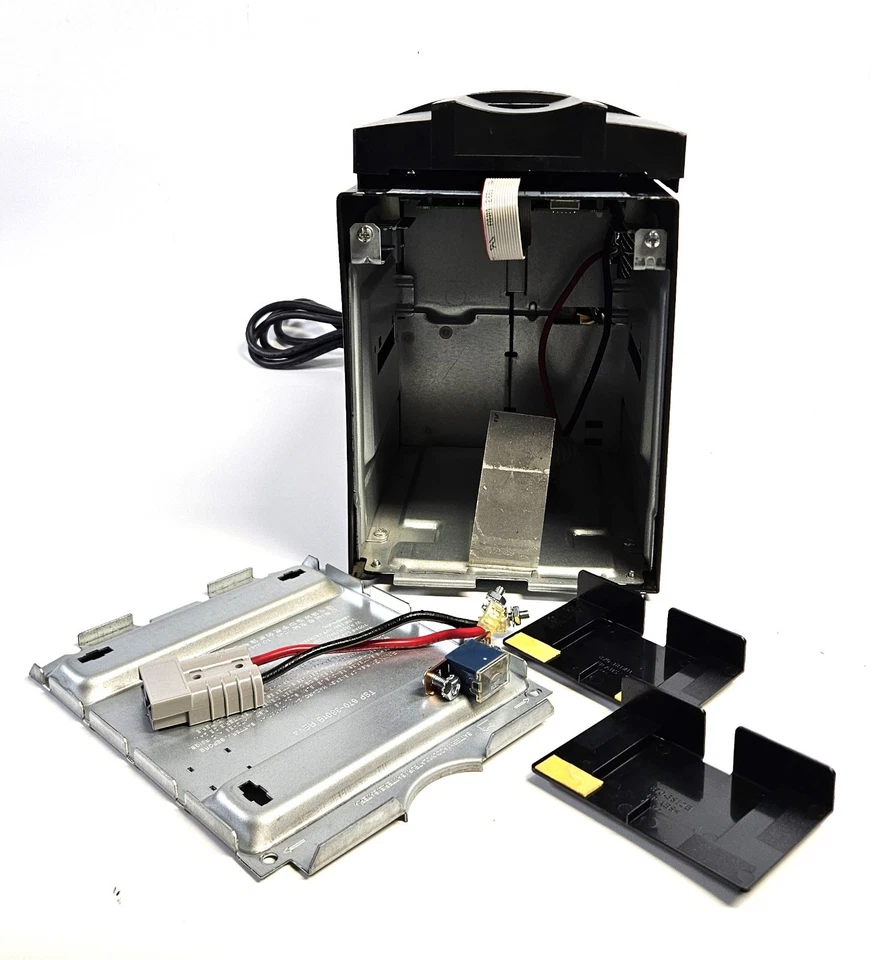 APC Smart-UPS 1500 SMT1500 1440VA 980W – No Batteries, With Battery Cable & Fuse - Image 2 of 4