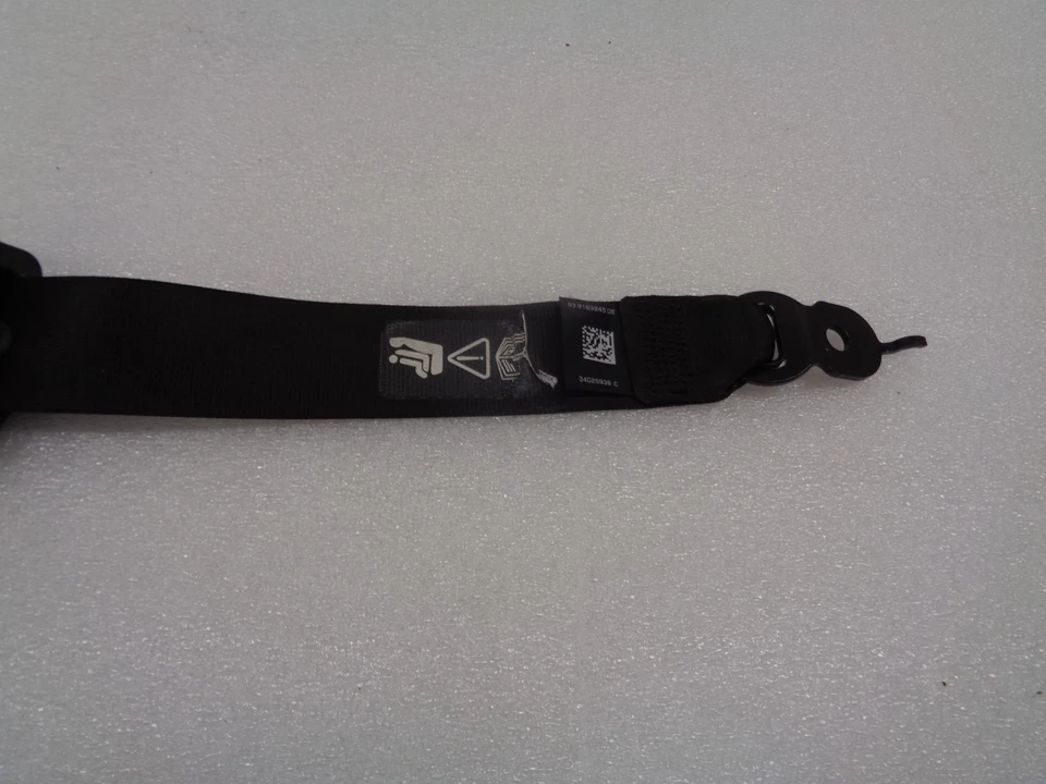 Черный задний правосторонний натяжитель ремня безопасности для BMW 535i F10 2011-2016 годов выпуска от оригинального производителя AK251168 - Изображение 2 из 4