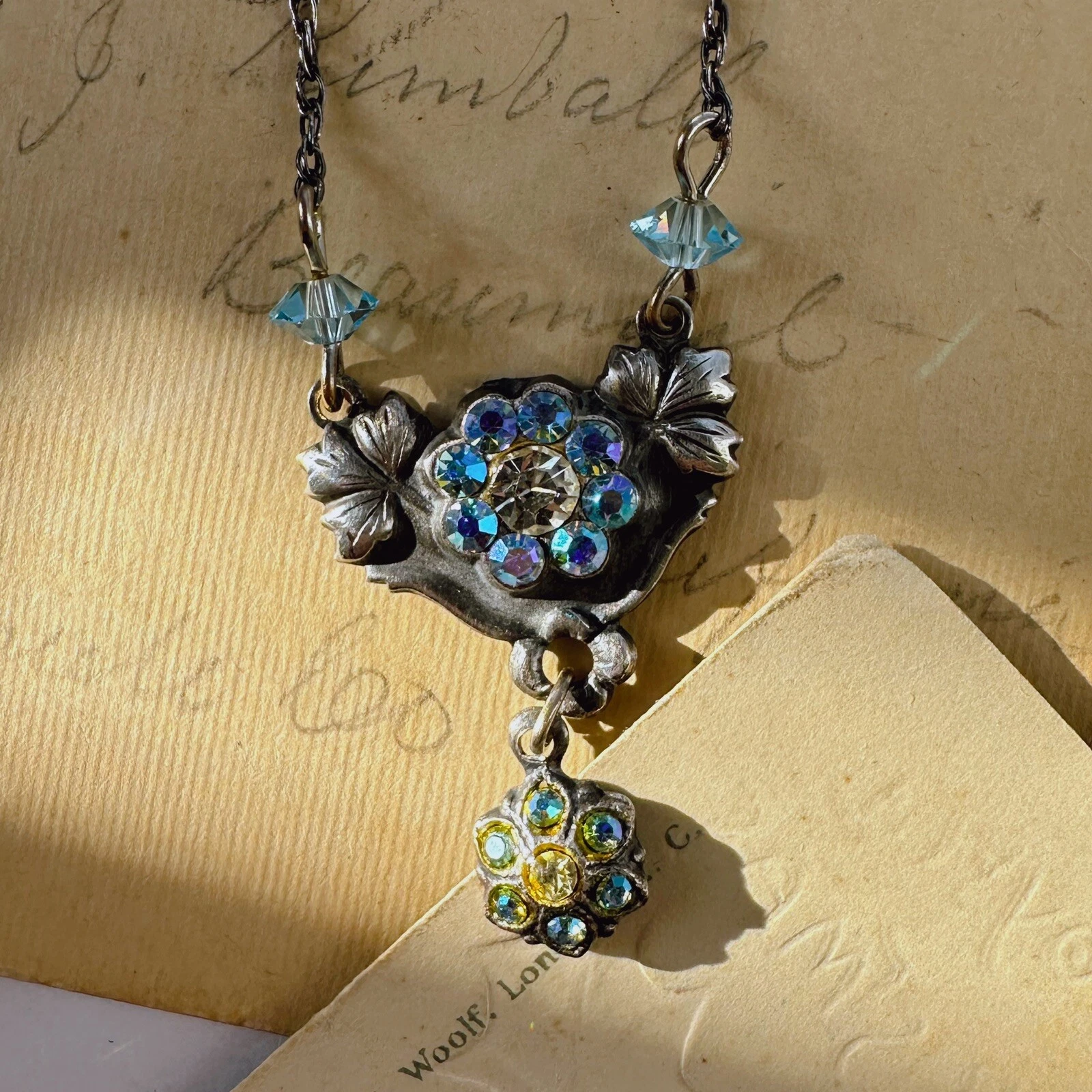 Collier milieu du siècle ton argent et cristal aurore boréale