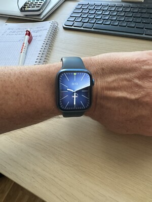 Apple Watch Series 7 45 mm Aluminiumgehäuse mit Sportarmband in Blau