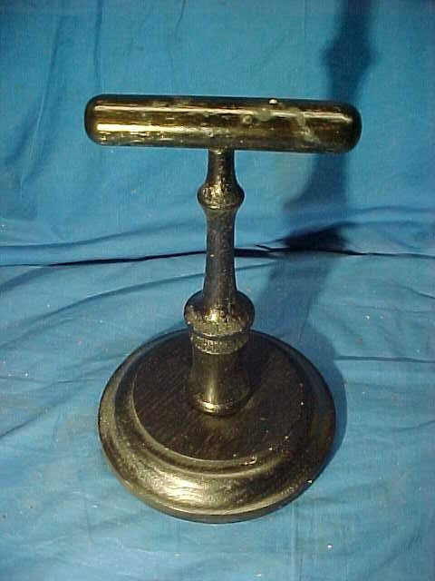 Vintage TAXIDERMY Wood BIRD Display STAND 8"