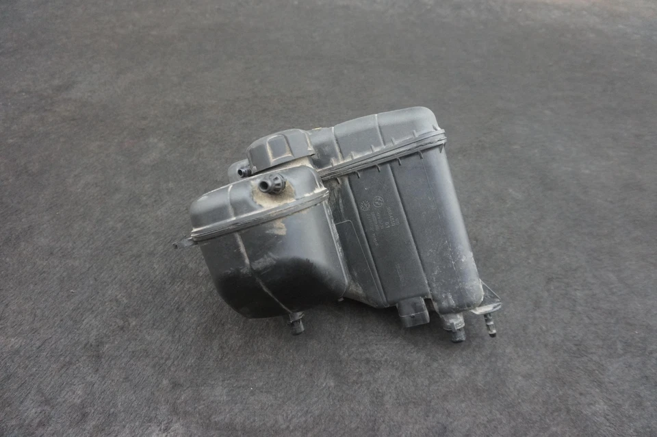 Coolant Recovery Bottle Expansion Tank Reservoir 17139846642 BMW 740I G12 20-22 - Image 2 of 4