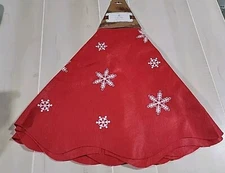 41 Inch Felt Christmas Tree Skirt ~ Red with White Snowflakes