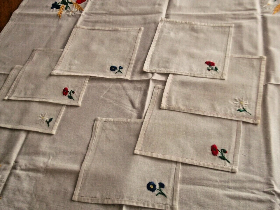 Lot Nappe a thé + 7 Serviettes coton blanc brodées " Fleurs de France "  - Photo 4/4