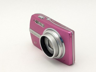 Olympus µ 840 / Stylus 840 Digital Camera   Stuck Lens LCD OK   For Parts/Repair