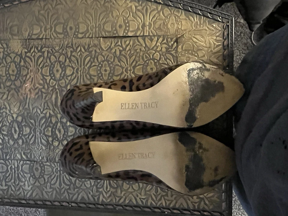 Zapatos de salón Ellen Tracy de charol con estampado animal talla 7 Foto 4 de 4