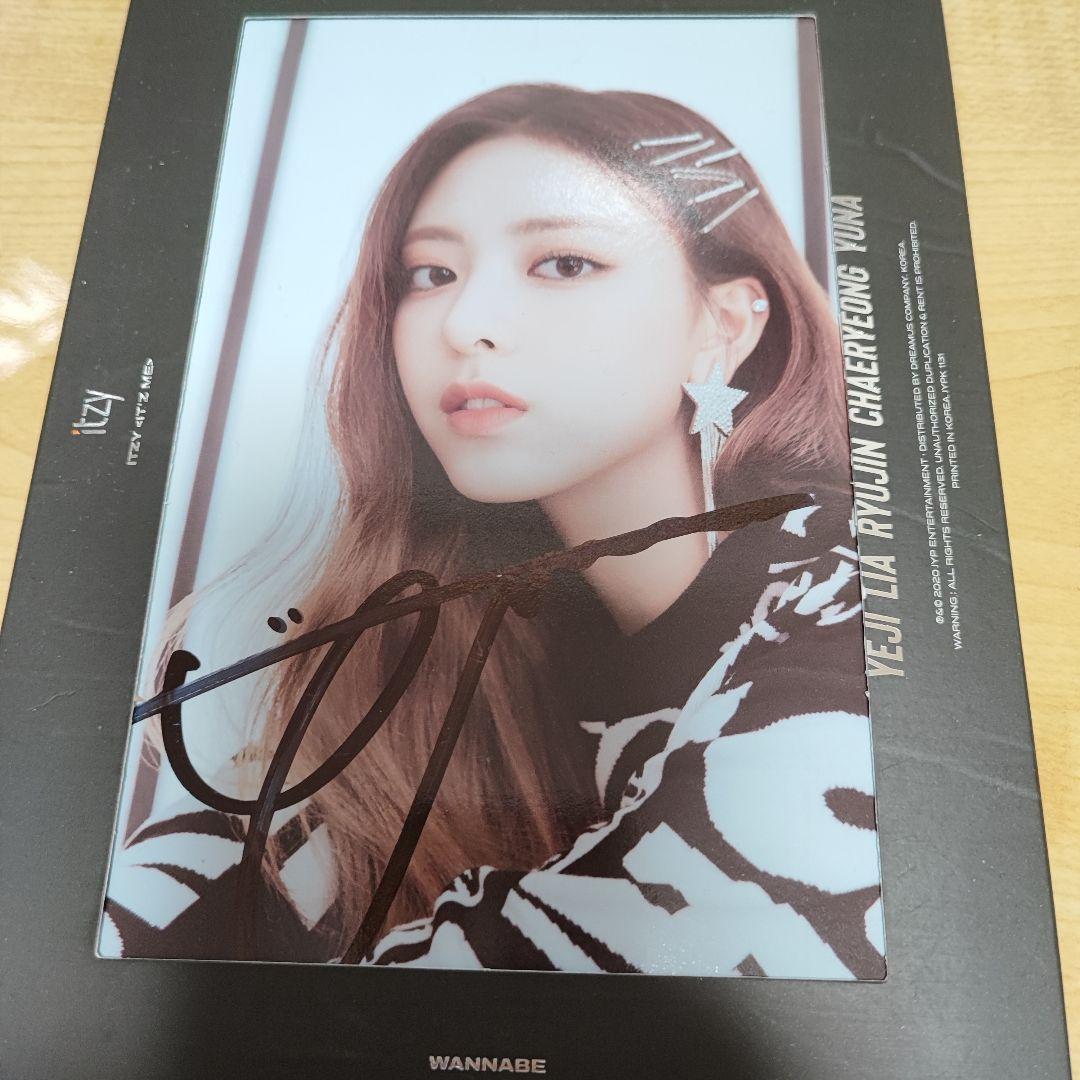 ITZY YUNA autographed album wannabe famous K POP idol MIDZY Rare