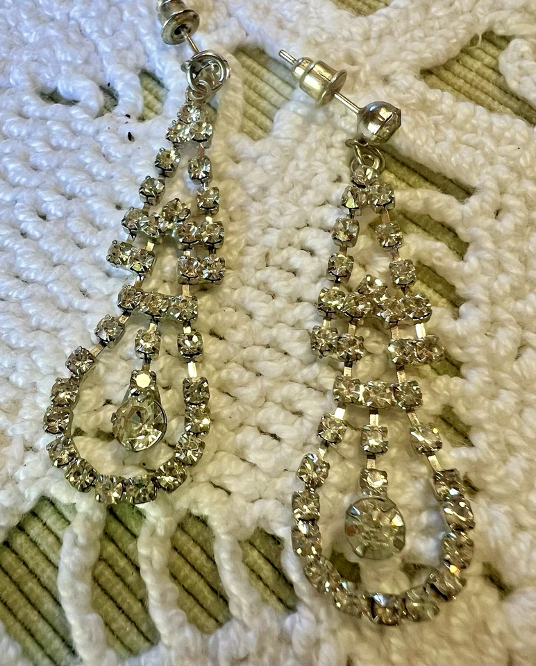 Boucles d'oreilles pendants verre argenté clous TBE - Photo 4/4