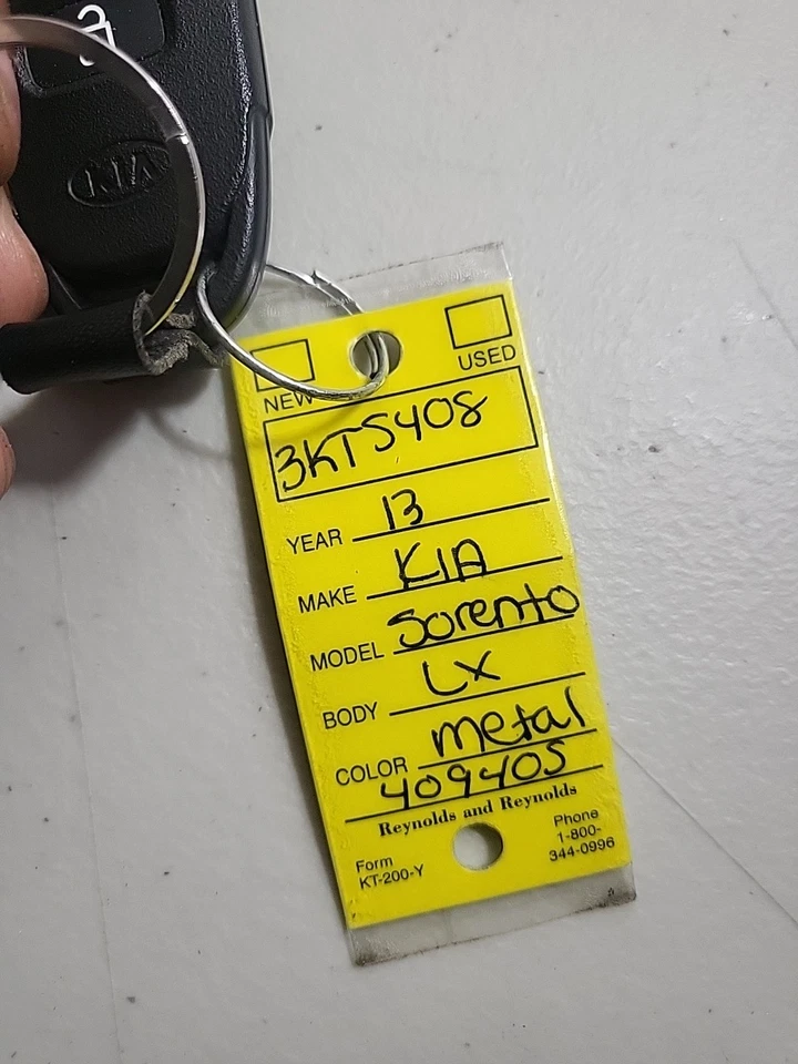 Genuine OEM 2009-2013 OEM KIA SORENTO keyless entry remote  - Image 3 of 4