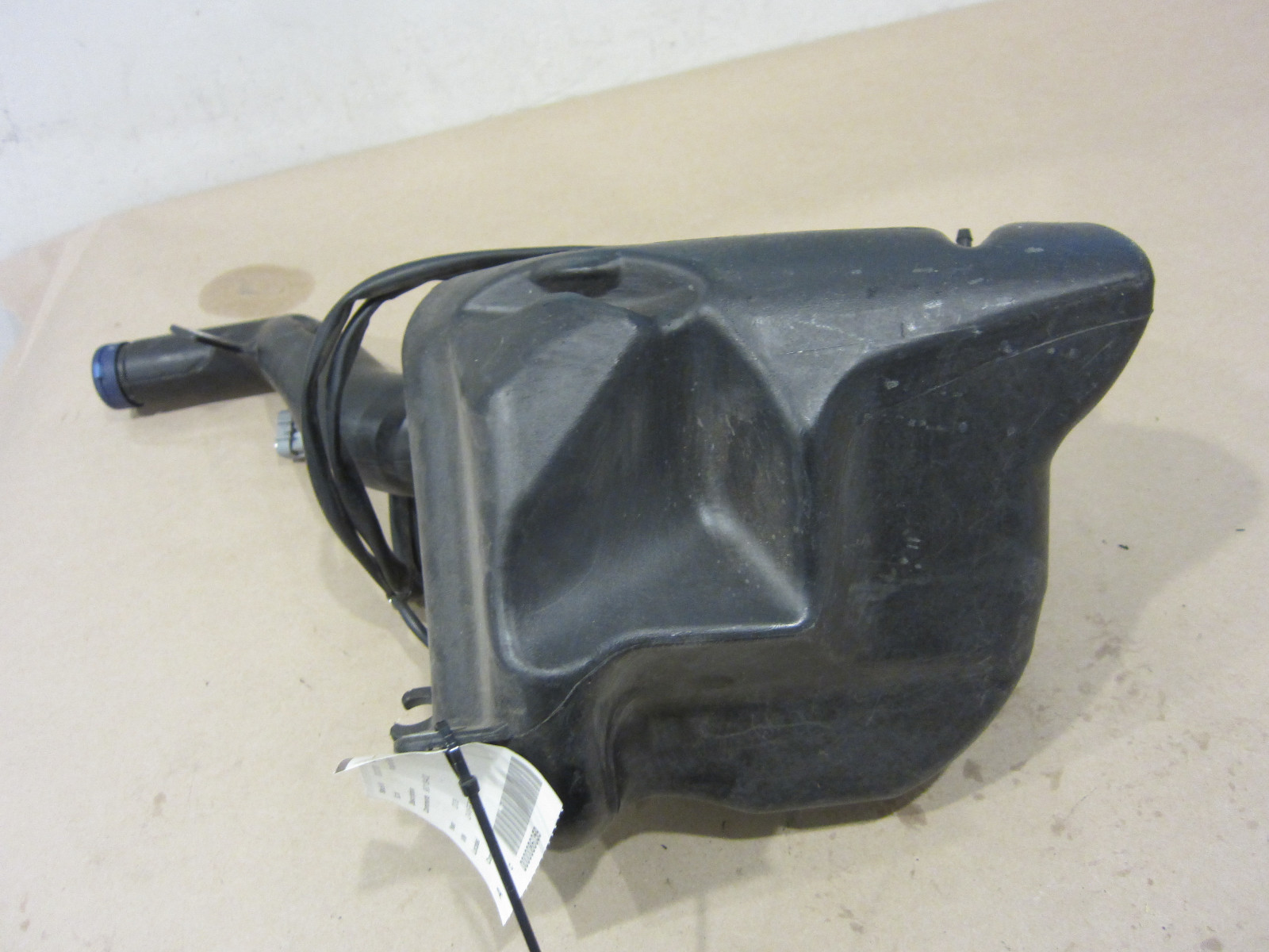 Maserati Quattroporte - Windshield Washer Tank. Part# 980139432