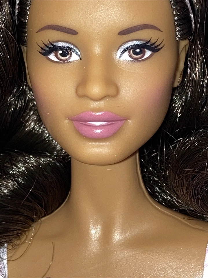 Deseos de cumpleaños Barbie coleccionista etiqueta rosa muñeca afroamericana Mattel 2016 🌸 Foto 4 de 4