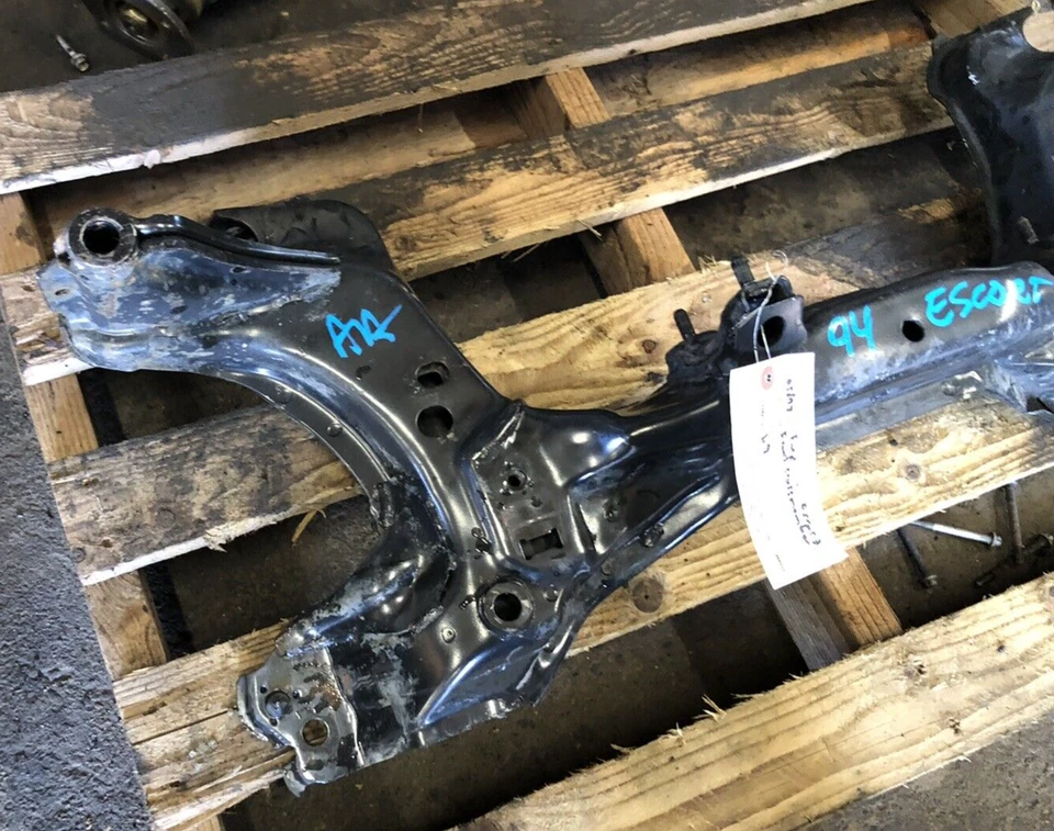 Ford Escort 1994-1996 1,9 travesaño delantero subchasis cuna miembro K Foto 2 de 4