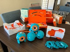 Wonder Workshop Dash & Dot Robots full kit comes w/ smartphone holder, xylophone