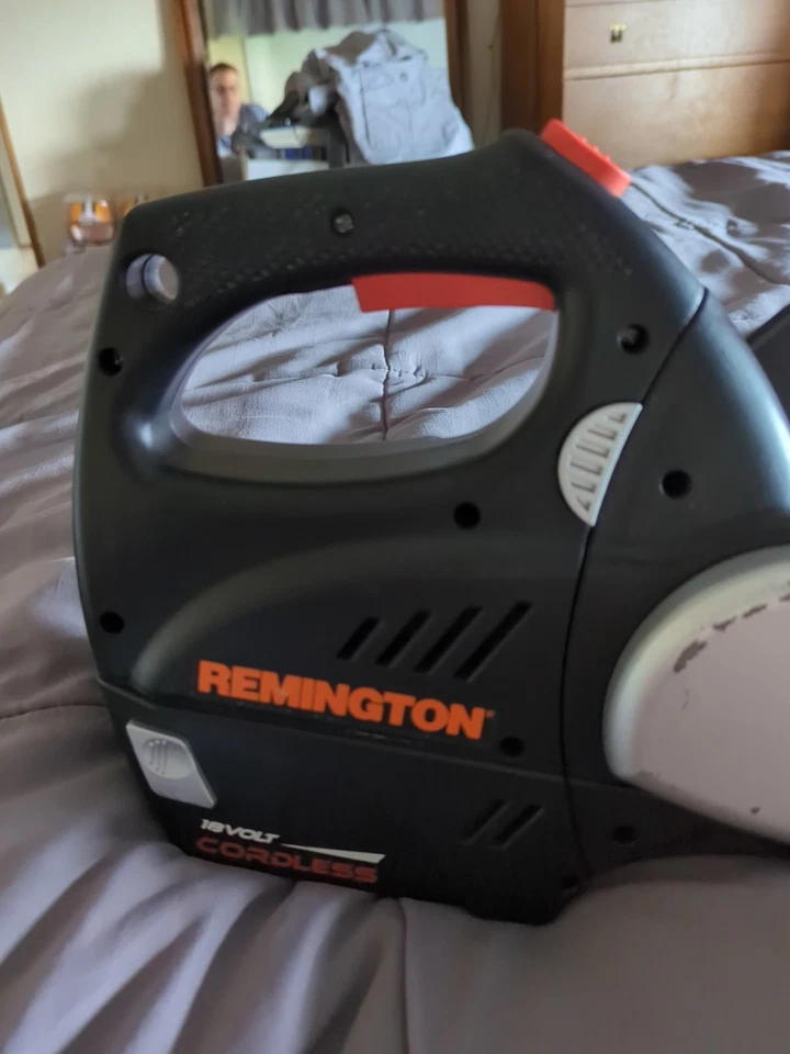 Remington Cordless 8" Chainsaw 18V Battery Powered Model RM0818B - Image 2 of 4