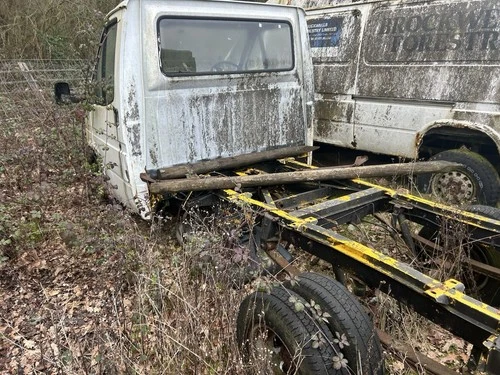 Ford Transit, 1990, 2 litre petrol engine - twin rear axle, spares or repair - Picture 1 of 13