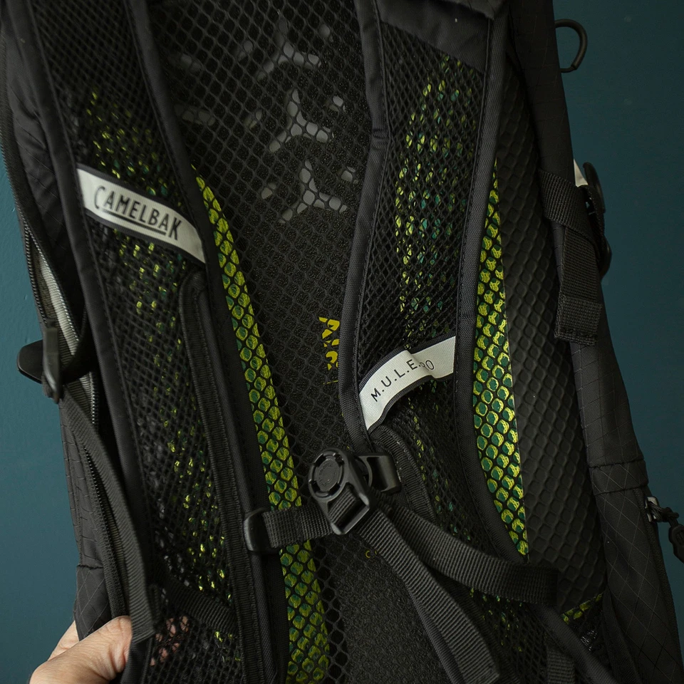CamelBak M.U.L.E. Pro 14L Black Lightweight Hydration Backpack & Bladder - Image 4 of 4