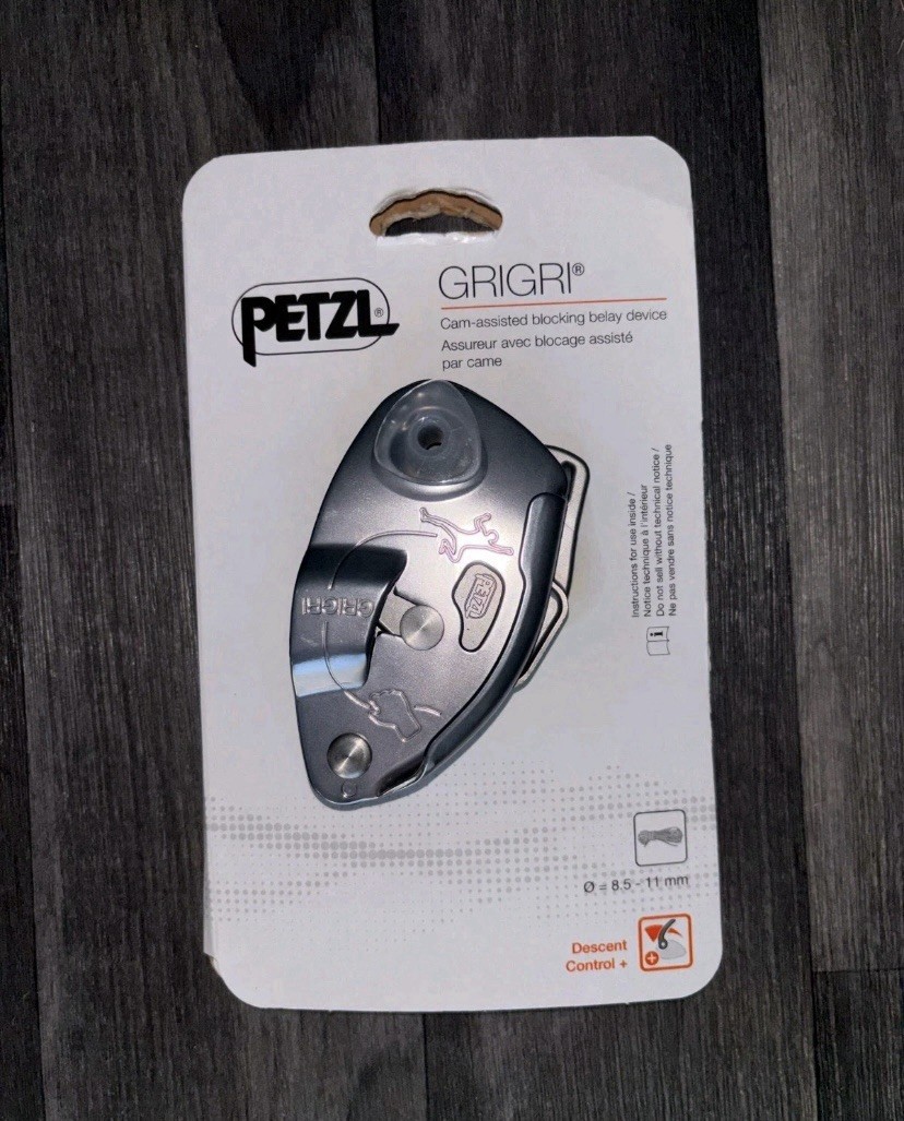 Dispositivo de aseguramiento de escalada en roca Petzl GriGri con frenado asistido - gris nuevo
