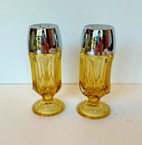 Vtg 1970s Anchor Hocking Fairfield Amber Gold Glass Salt & Pepper Shakers Footed