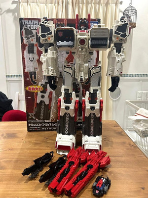 Takara Tomy Transformers Generations TG-23 Metroplex Action Figure Robot