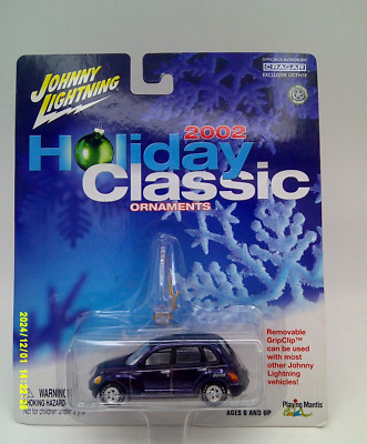 Johnny Lightning 2002 HOLIDAY CLASSIC 2001 CHRYSLER PT CRUISER ORNAMENT - 1/12