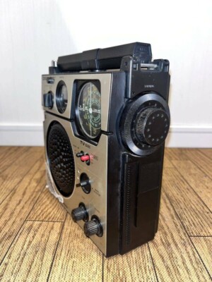 National Panasonic COUGAR112 RF-1120 ラジオ National Panasonic cougar RF-1120 3 band portable Radio Used