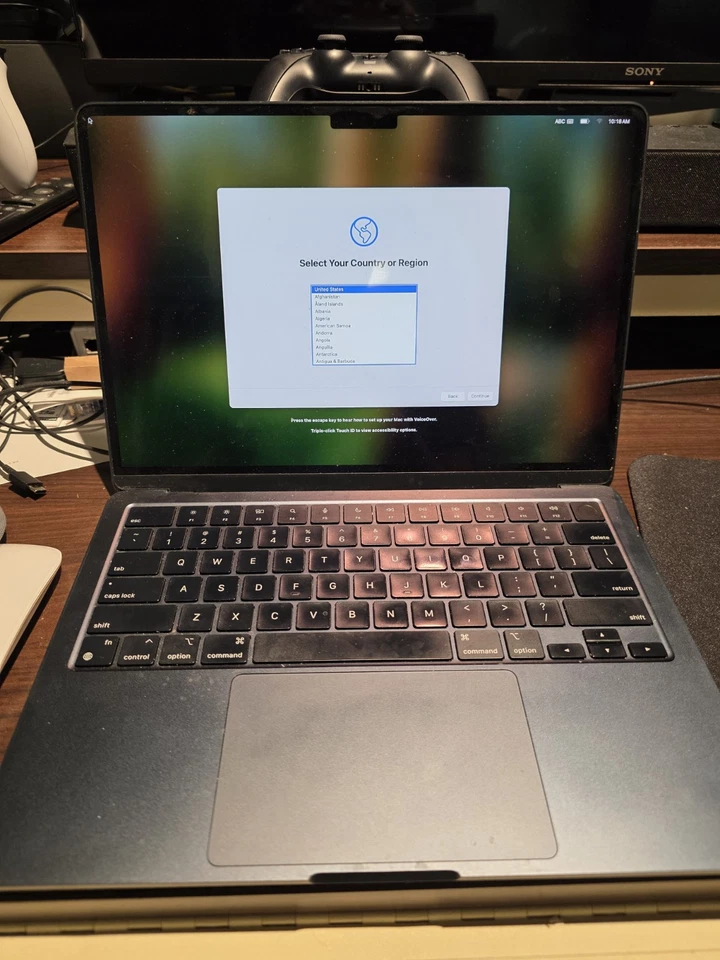 MacBook Air M2 2022 16GB RAM, 256GB SSD With Magic Mouse - Image 3 of 3