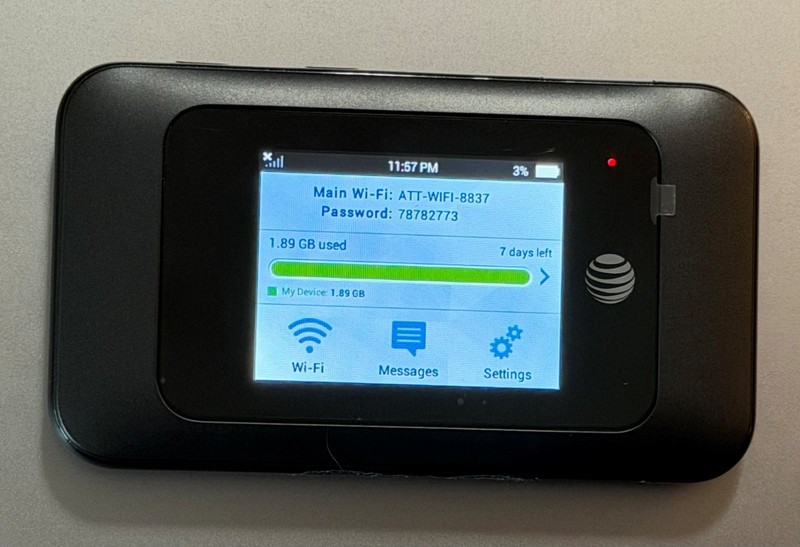 AT&T MiFi MF985 4G LTE Mobile Hotspot Wireless Modem WIFI With AC Adapter