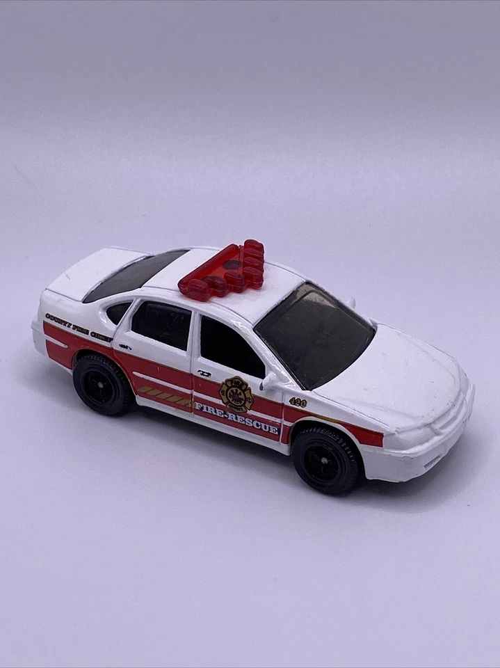 MATCHBOX FIRE CHIEF 2000 Chevrolet IMPALA ~ FIRE-RESCUE ~ UNIT 420 1998 - Image 2 of 4