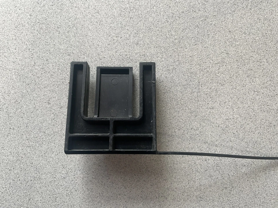 Mercedes-Benz ML320 1998-2003 ~ CUBIERTA DE BATERÍA CUÑA ~ A1636280080 ~ PIEZA OEM Foto 3 de 4