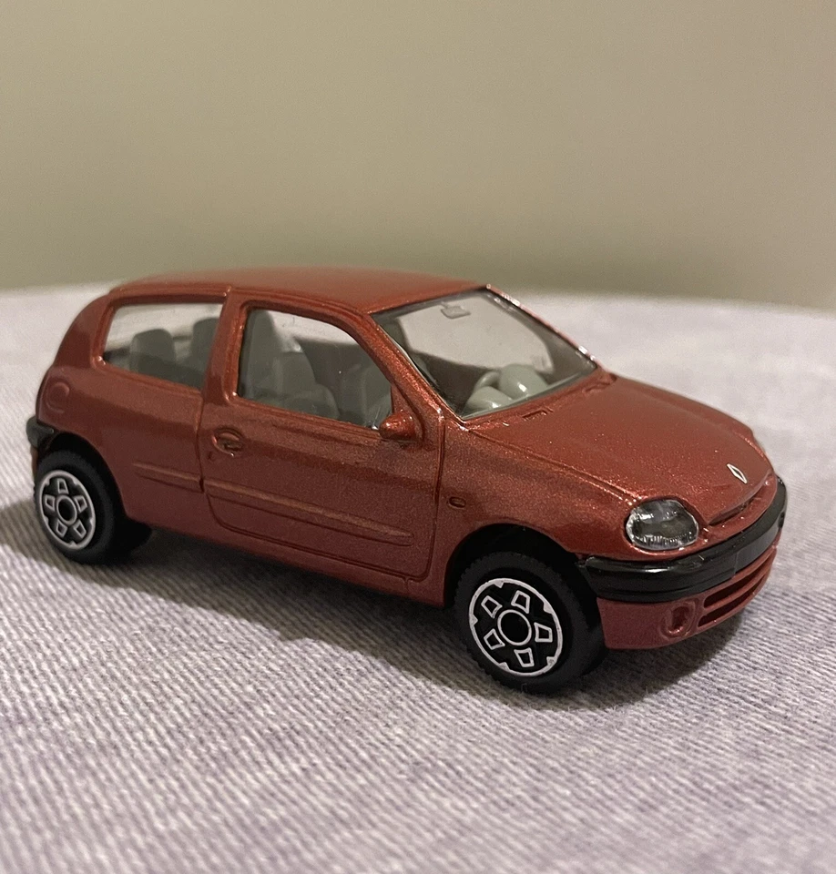 Voiture Miniature Renault Clio 2 II 1/43 en Métal Bburago vintage Très bon état - Photo 2/4
