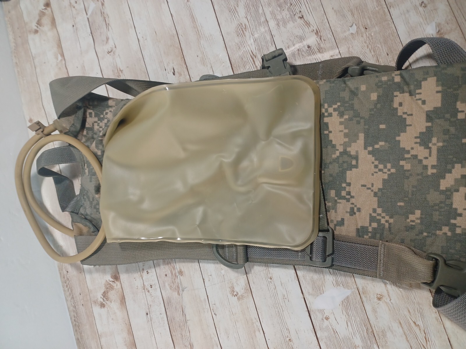 MOLLE II Modular Lightweight Hydration System Carrier Very Good