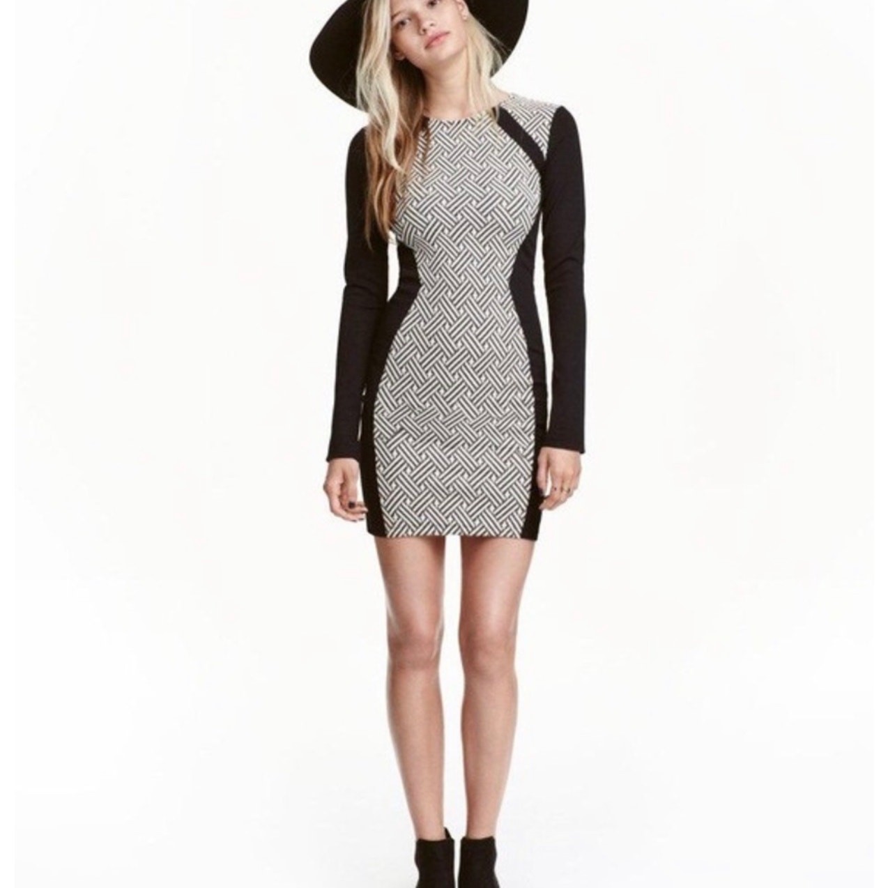 H&M Divided Geometric Print Long Sleeve Sheath Dress Size 8 Black White