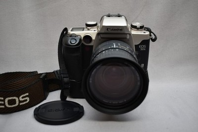 Canon Eos 50 E, mit Sigma Zoom 28-200 mm 1:3.8-5.6 Objektiv +Batterie Pack Griff