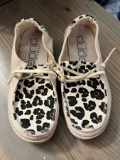 Hey Dude Wendy Youth Leopard Print Slip On Casual Shoes Size K13