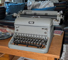 1952 Royal KMG Desktop Typewriter Working w Original Dust Cover thumbnail