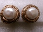 Vintage Carolee Earrings Baroque Pearl Faux Gold Tone Rope Border Round Clip On — photo 1