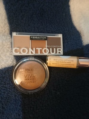 FLASHSALE Makeup Revolution Bundle Contour, Bronzer, Highlighter&more