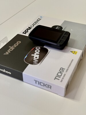 Wahoo ELEMNT ROAM V1 Set GPS + TICKR Herzfrequenzmesser und RPM Sensor - WIE NEU